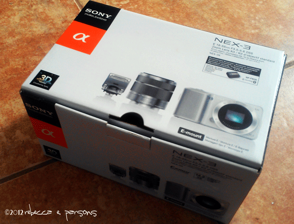 Sony-box-916 SONY ? NEX-C3 with 18-55mm Lens