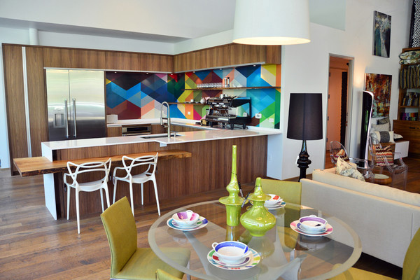 colorful hip kitchen from urbanspaceinteriors.com